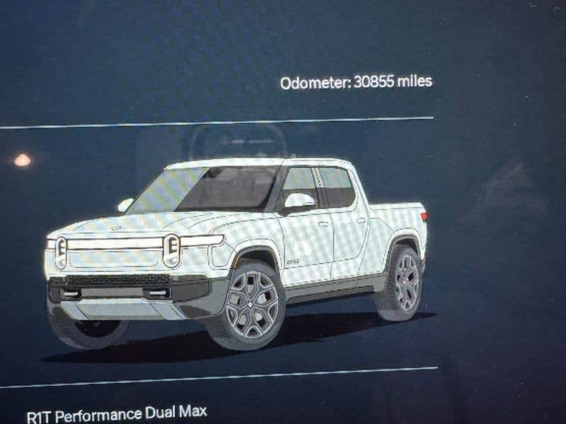 2024 Rivian R1T view 7