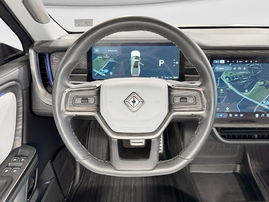 2024 Rivian R1T view 12
