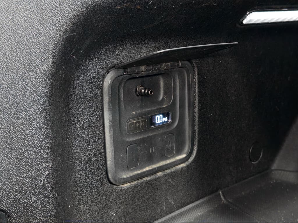 2024 Rivian R1T view 27