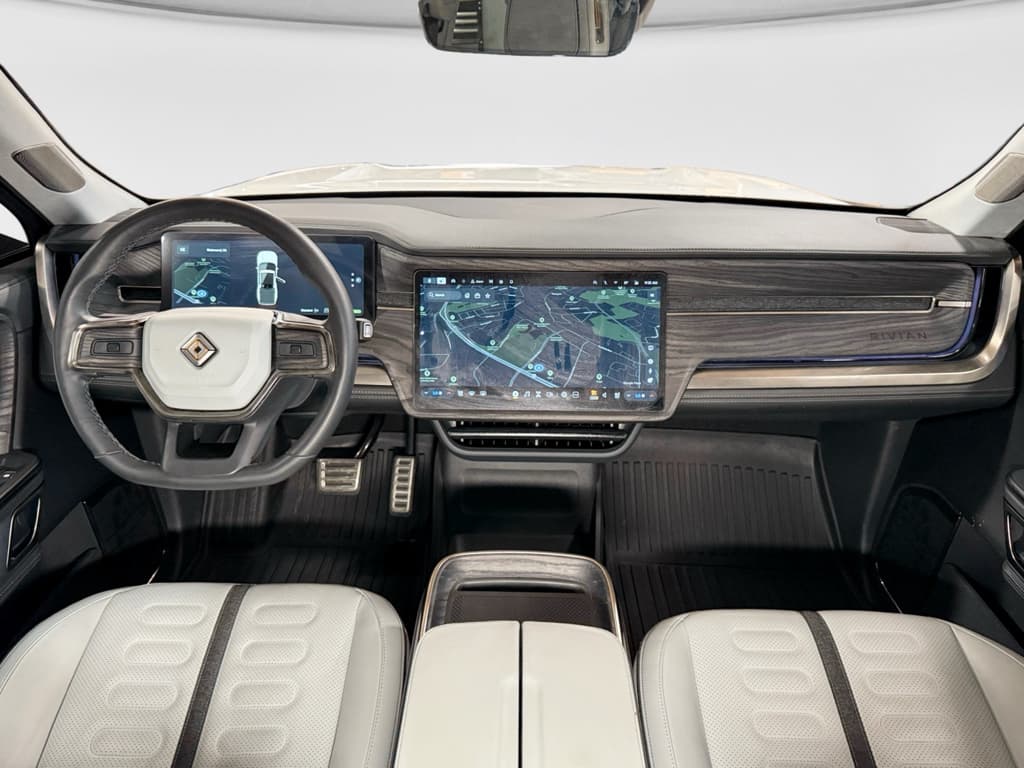 2024 Rivian R1T view 3