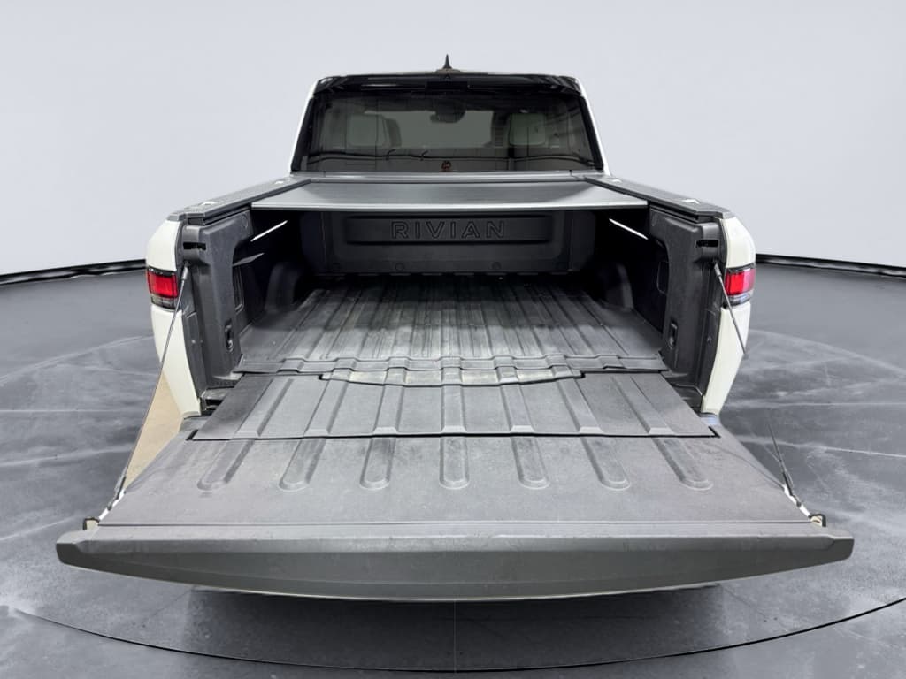 2024 Rivian R1T view 26