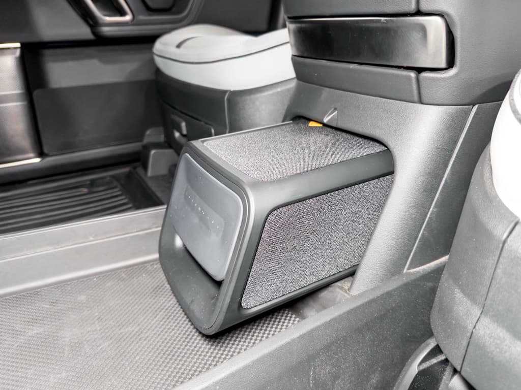2024 Rivian R1T view 19