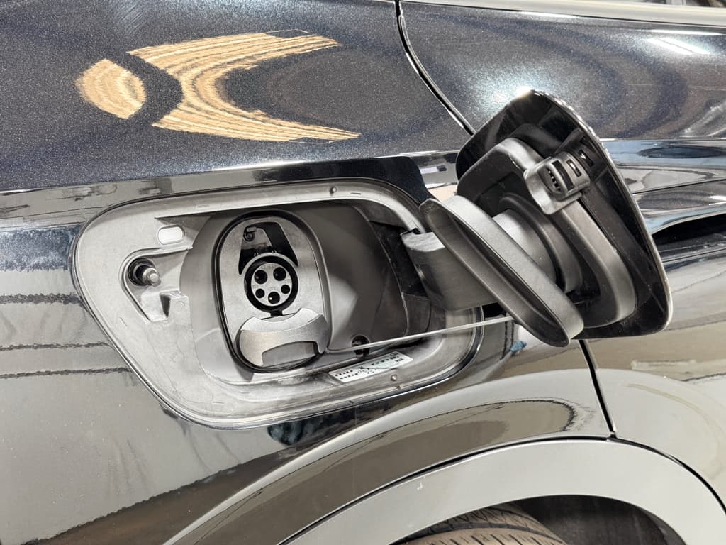2023 Volkswagen ID.4 view 5