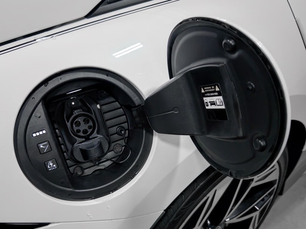 2023 Hyundai IONIQ 6 view 5