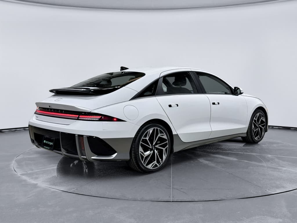 2023 Hyundai IONIQ 6 view 3