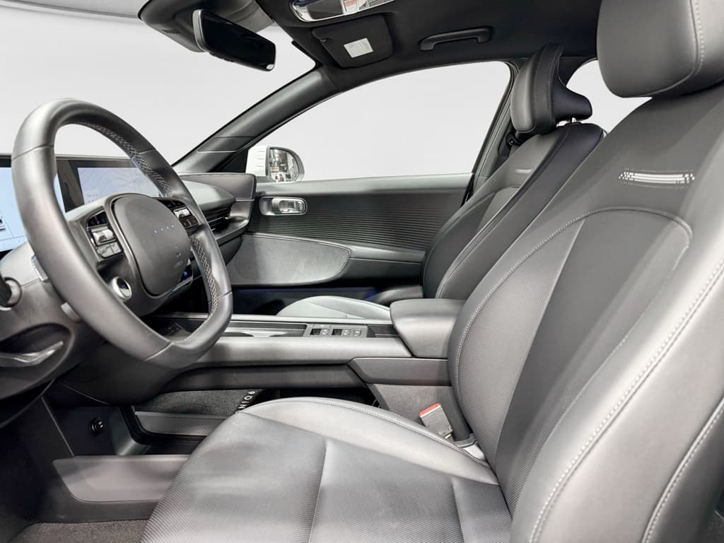 2023 Hyundai IONIQ 6 view 17