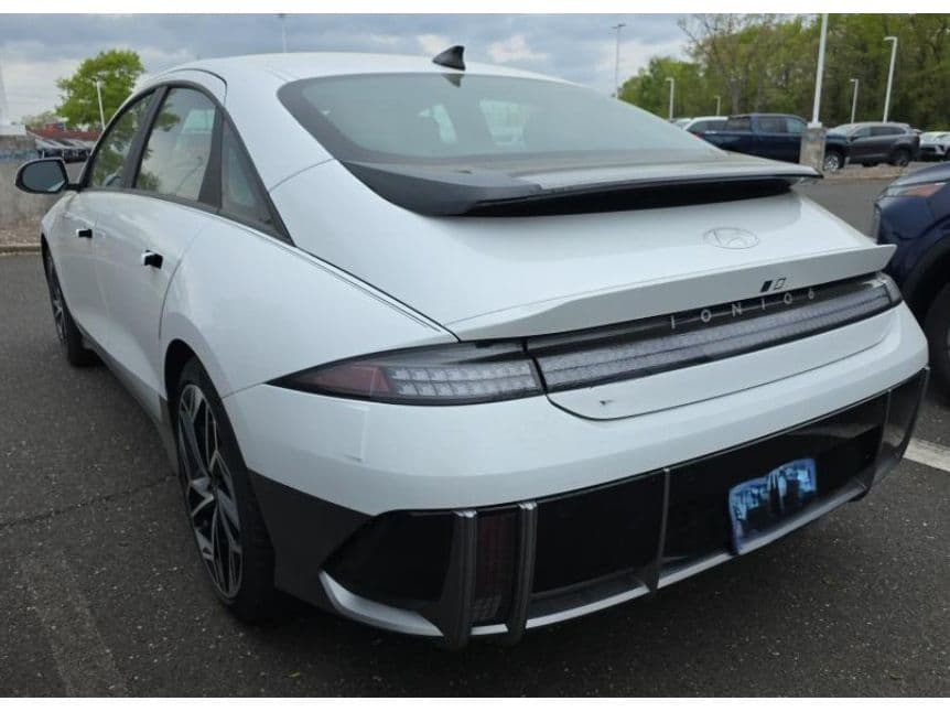 2023 Hyundai IONIQ 6 view 4