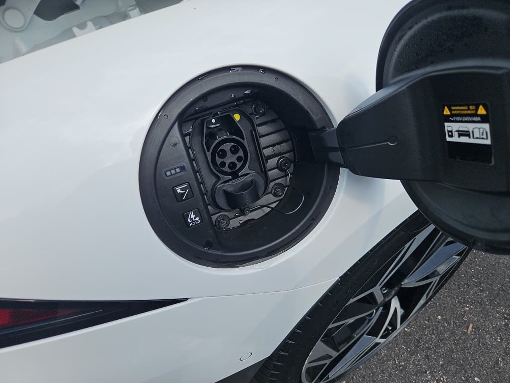 2023 Hyundai IONIQ 6 view 5