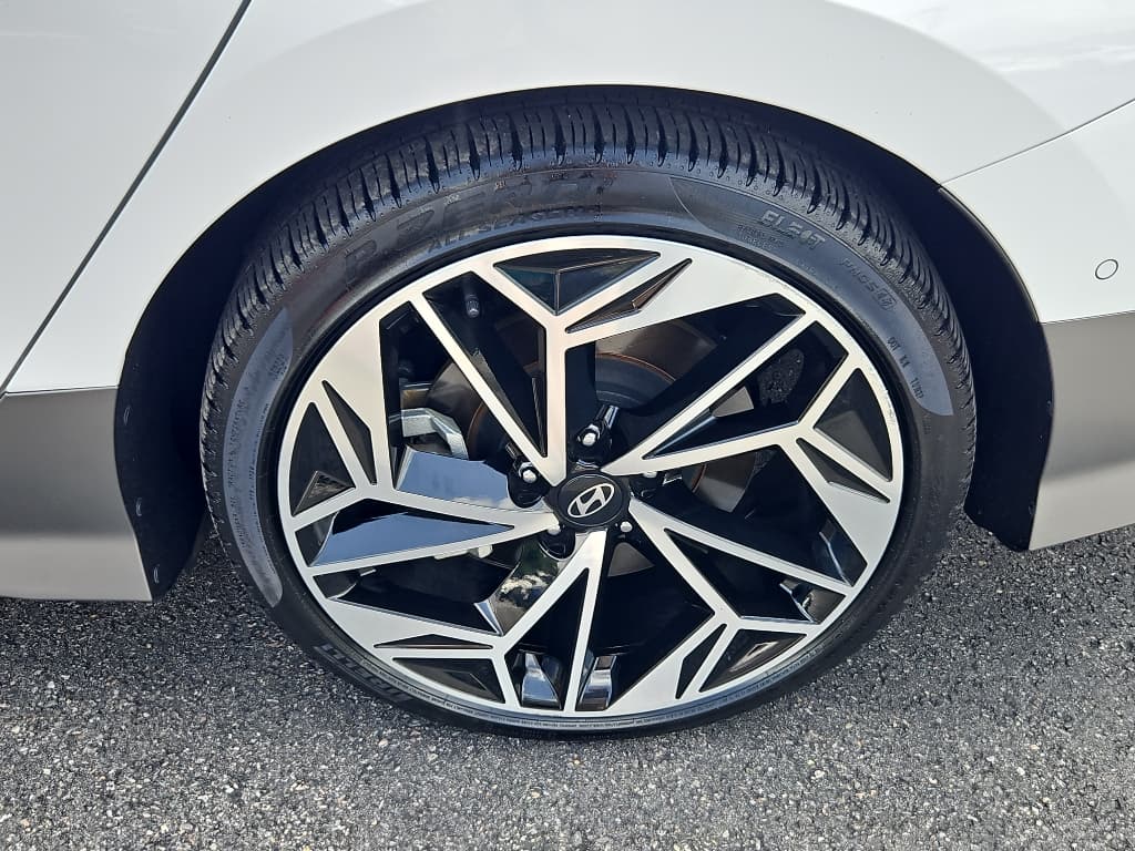 2023 Hyundai IONIQ 6 view 32