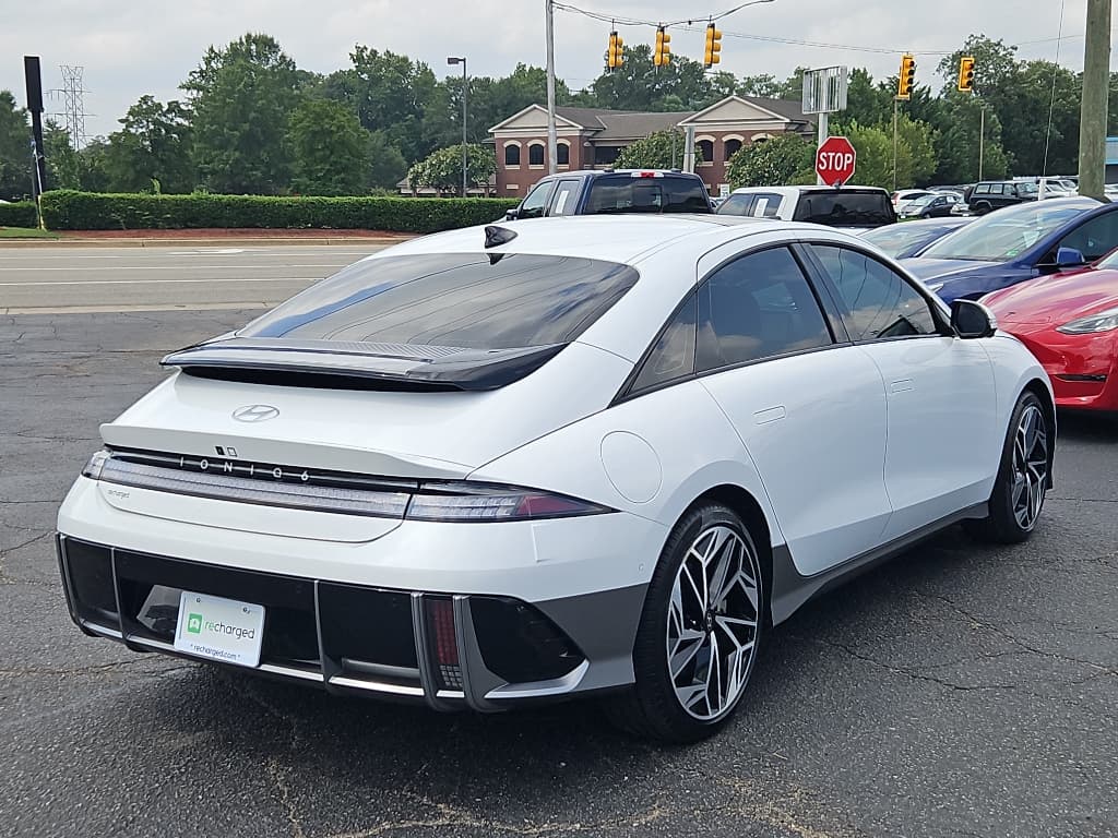 2023 Hyundai IONIQ 6 view 3