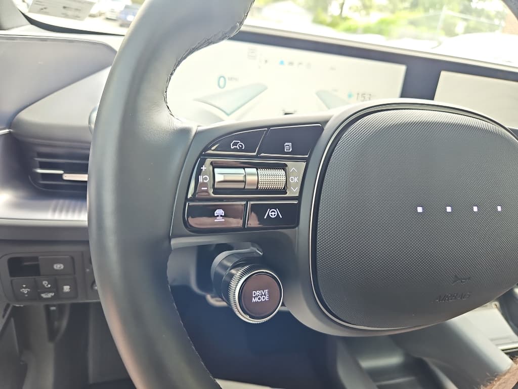 2023 Hyundai IONIQ 6 view 9