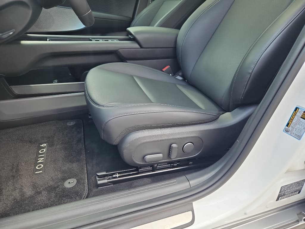 2023 Hyundai IONIQ 6 view 7