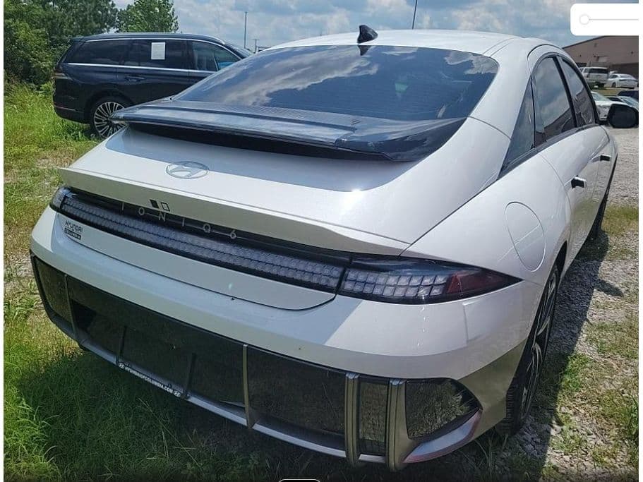 2023 Hyundai IONIQ 6 view 3