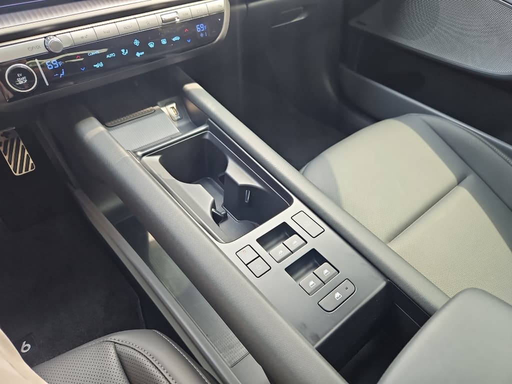 2023 Hyundai IONIQ 6 view 21