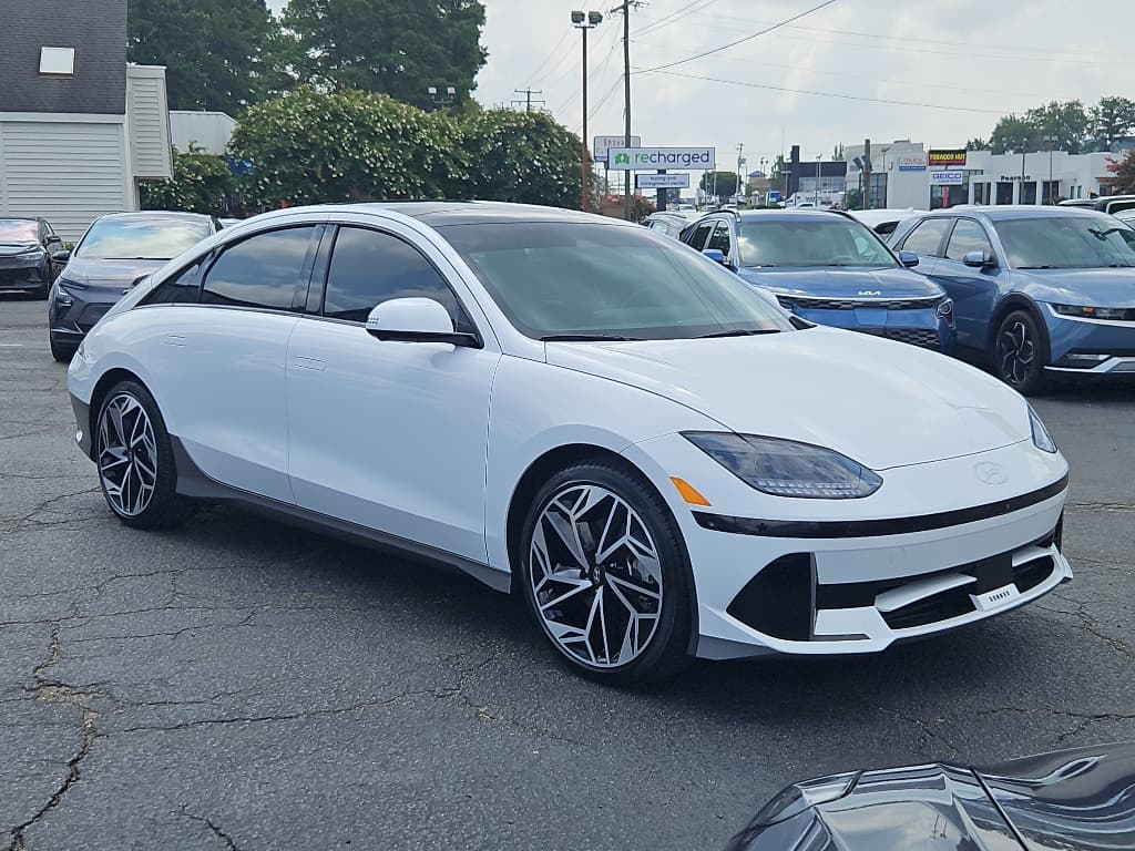 2023 Hyundai IONIQ 6 view 4