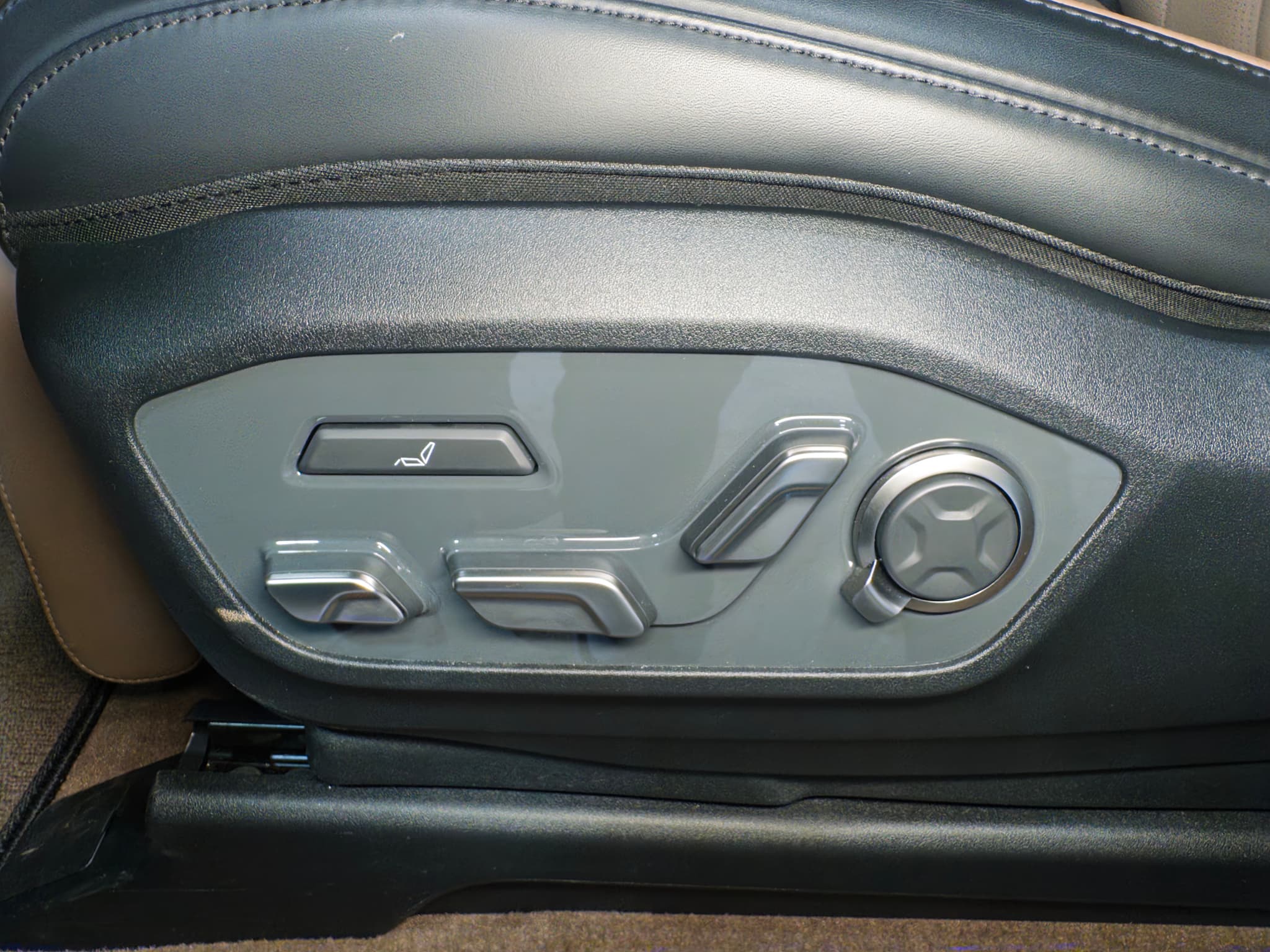 2024 Kia EV9 view 7