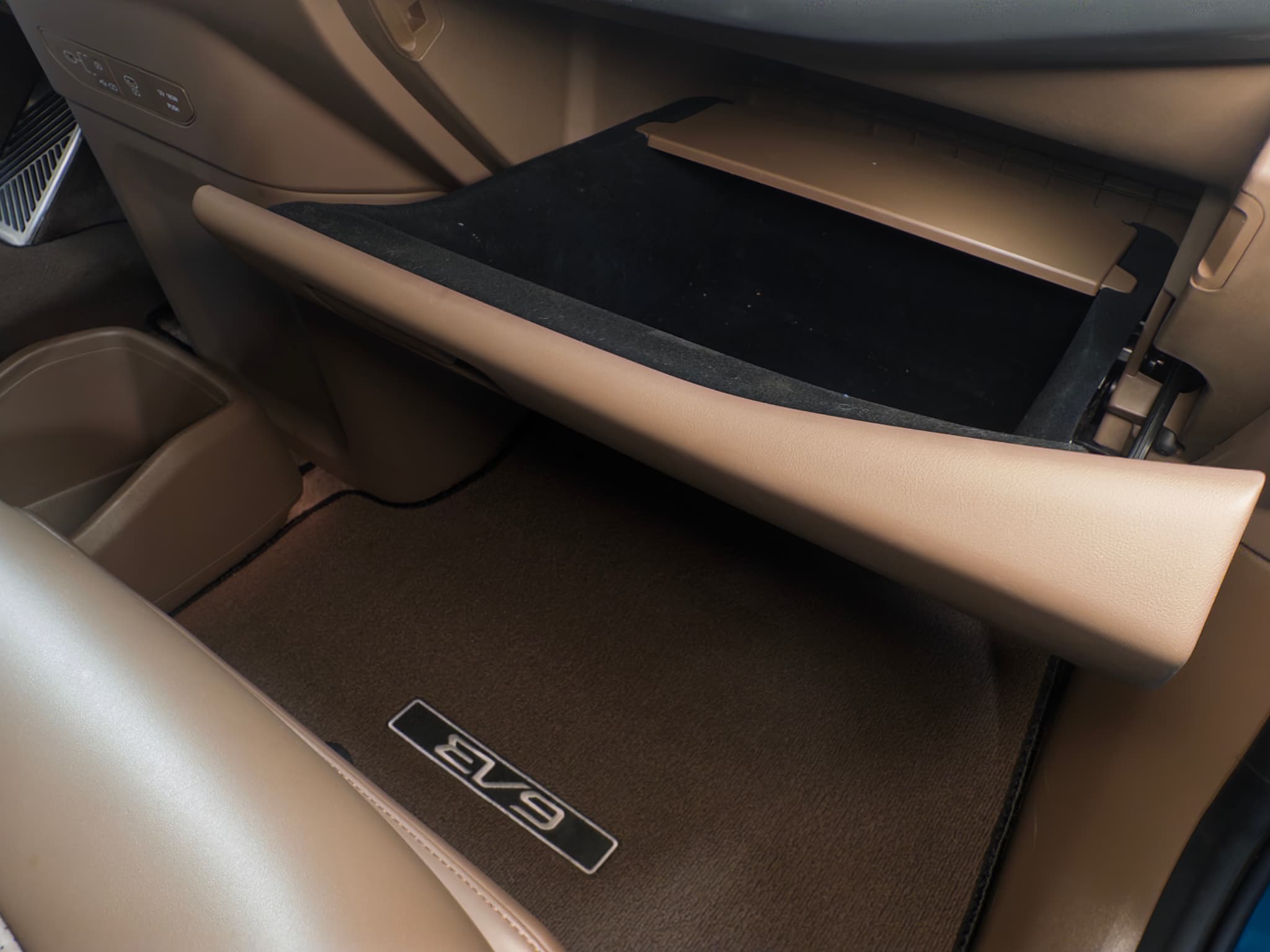 2024 Kia EV9 view 21