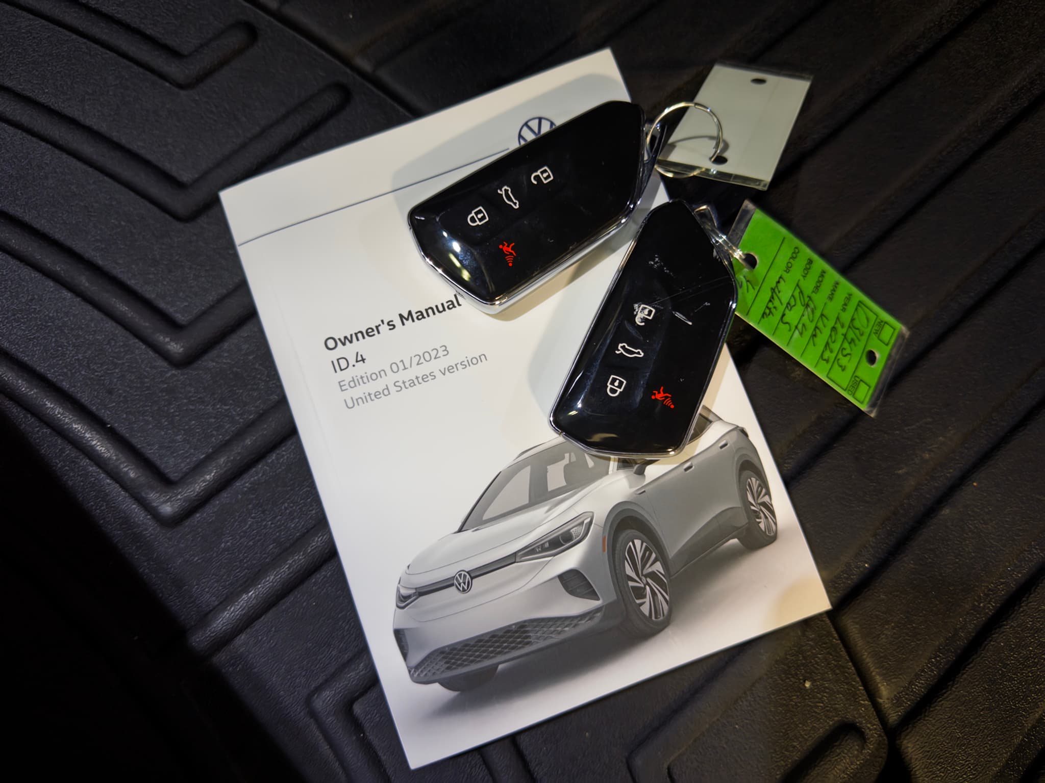 2023 Volkswagen ID.4 view 20