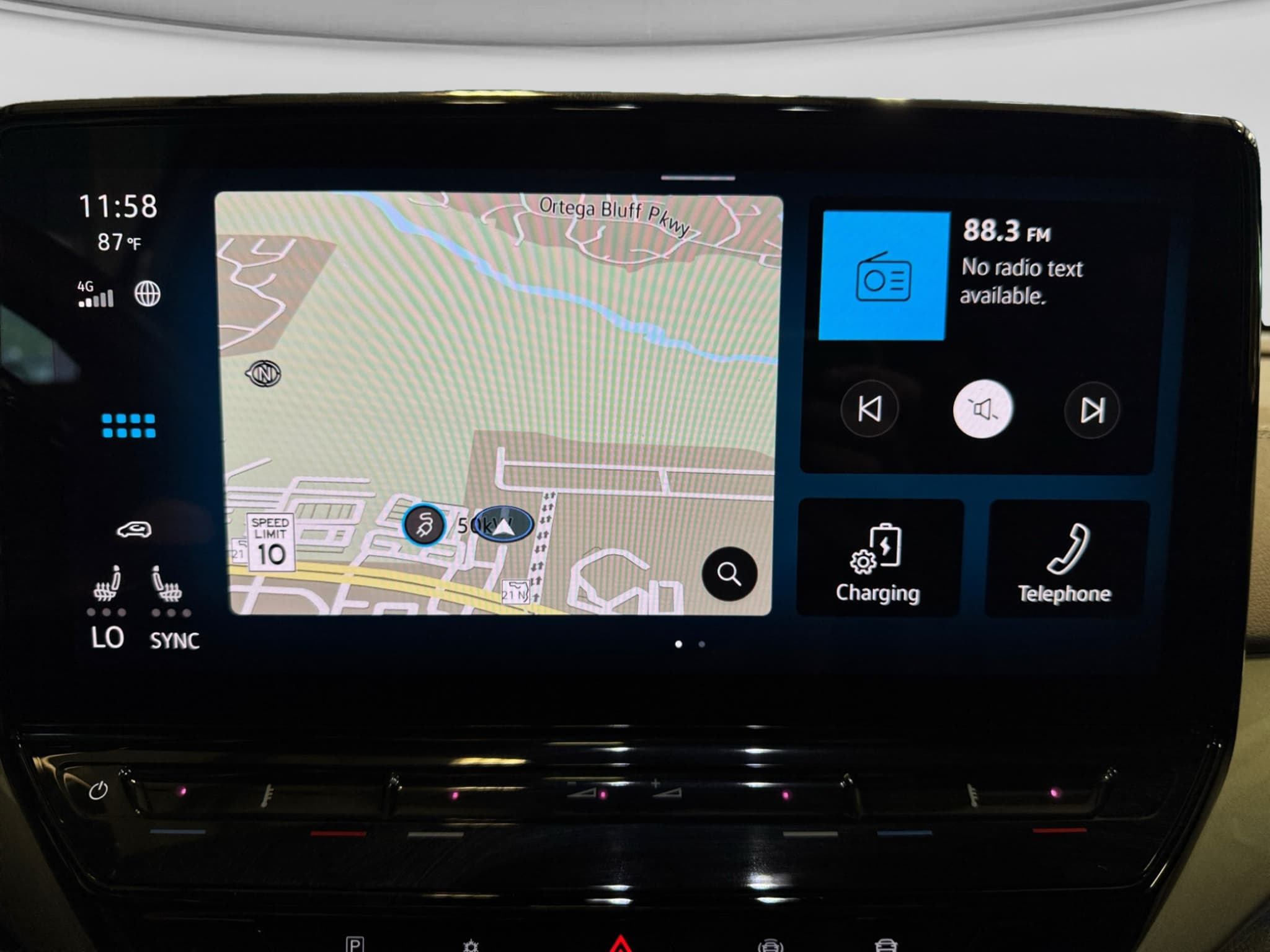 2023 Volkswagen ID.4 view 11
