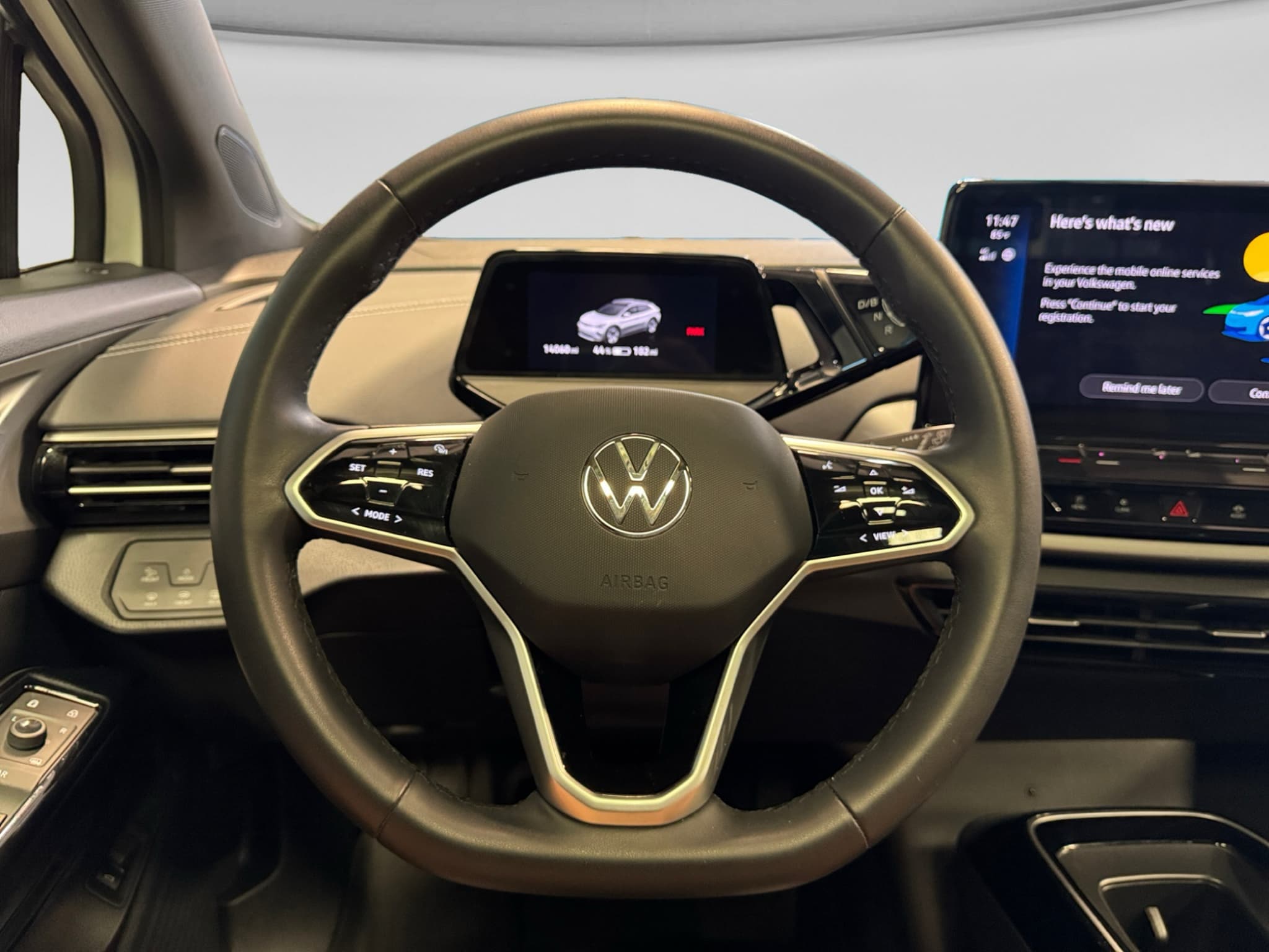 2023 Volkswagen ID.4 view 7