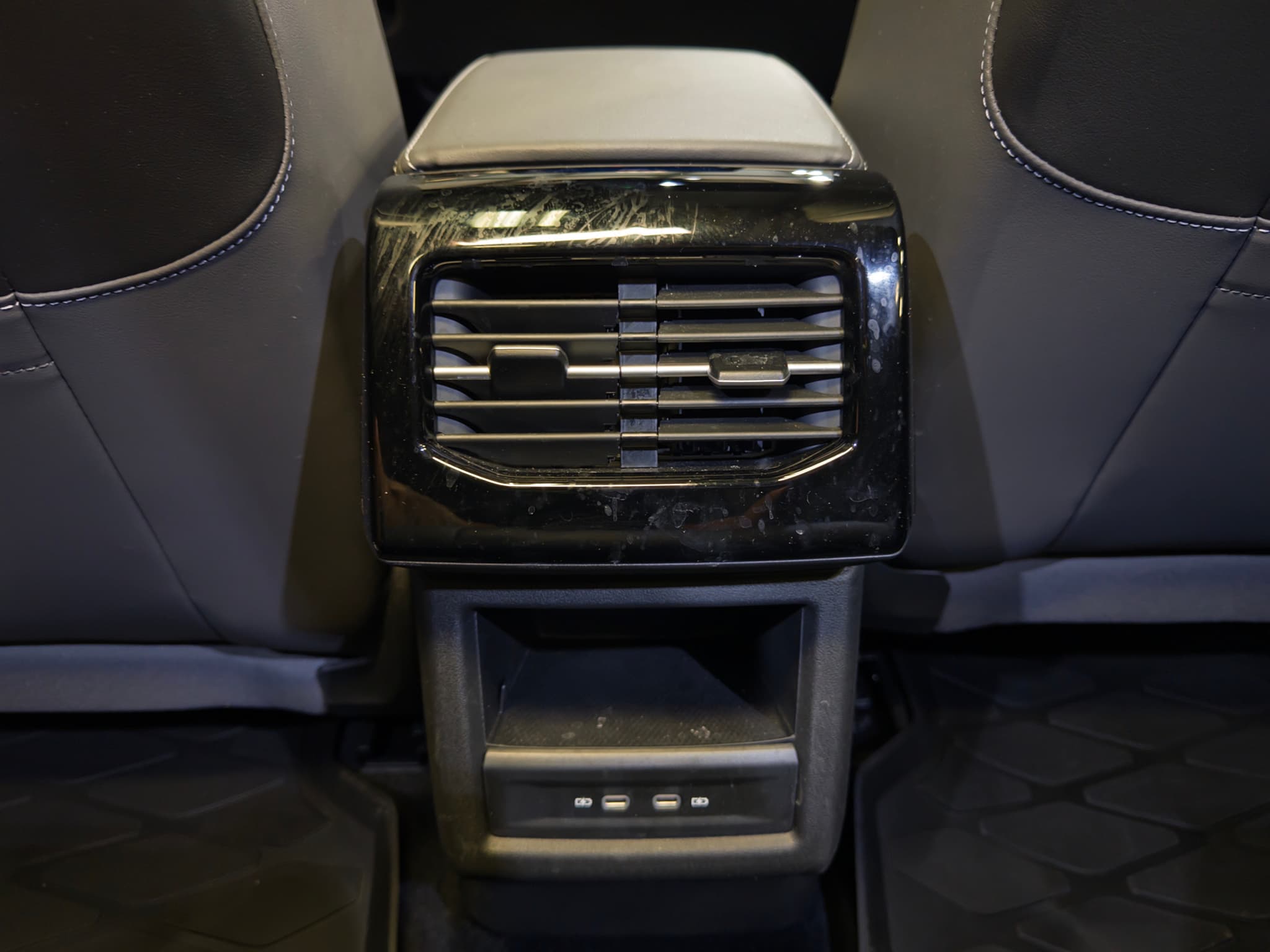 2023 Volkswagen ID.4 view 22