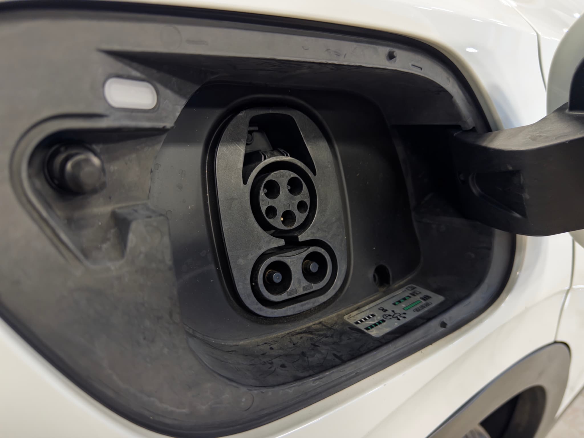 2023 Volkswagen ID.4 view 4