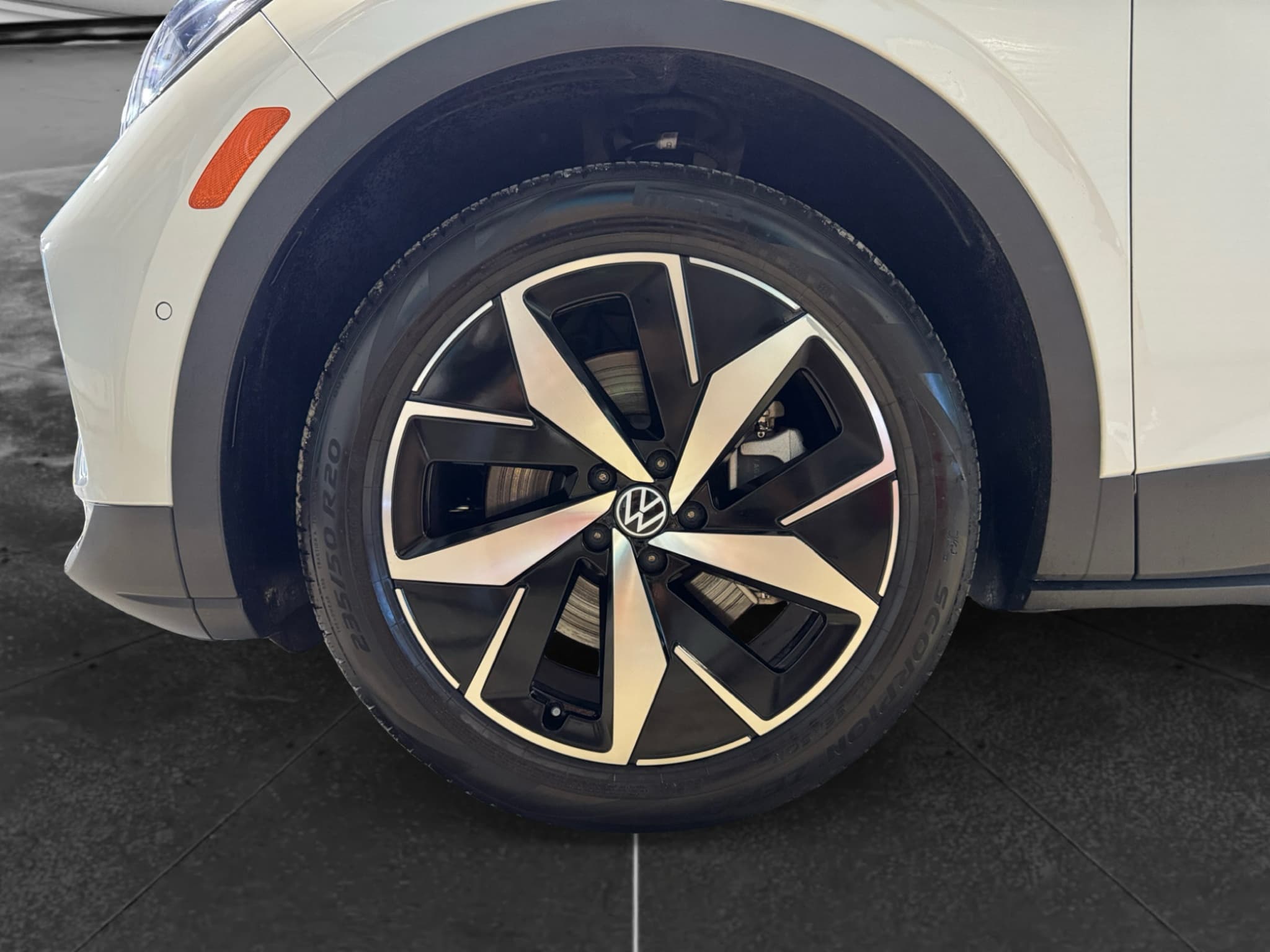 2023 Volkswagen ID.4 view 30