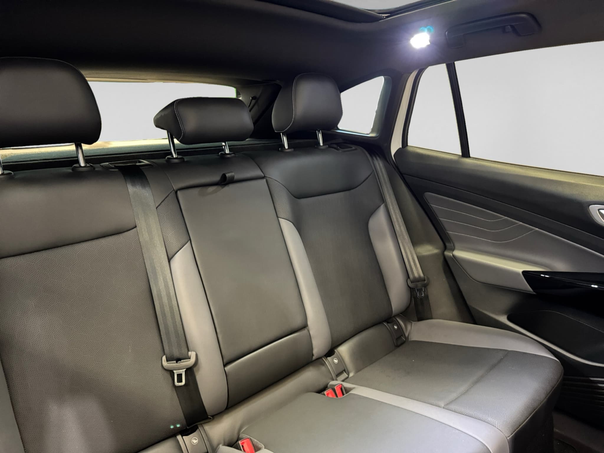 2023 Volkswagen ID.4 view 17