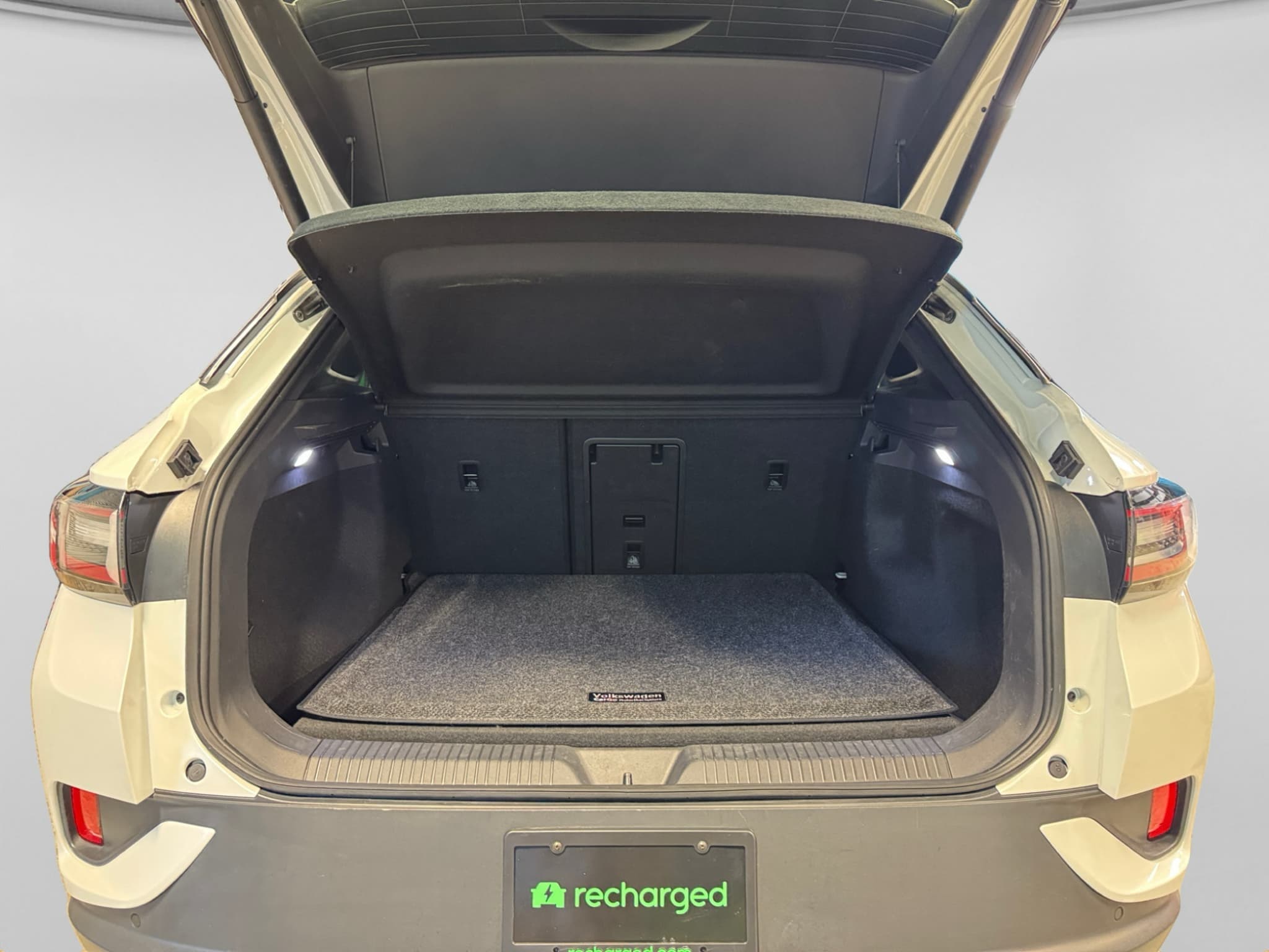 2023 Volkswagen ID.4 view 27