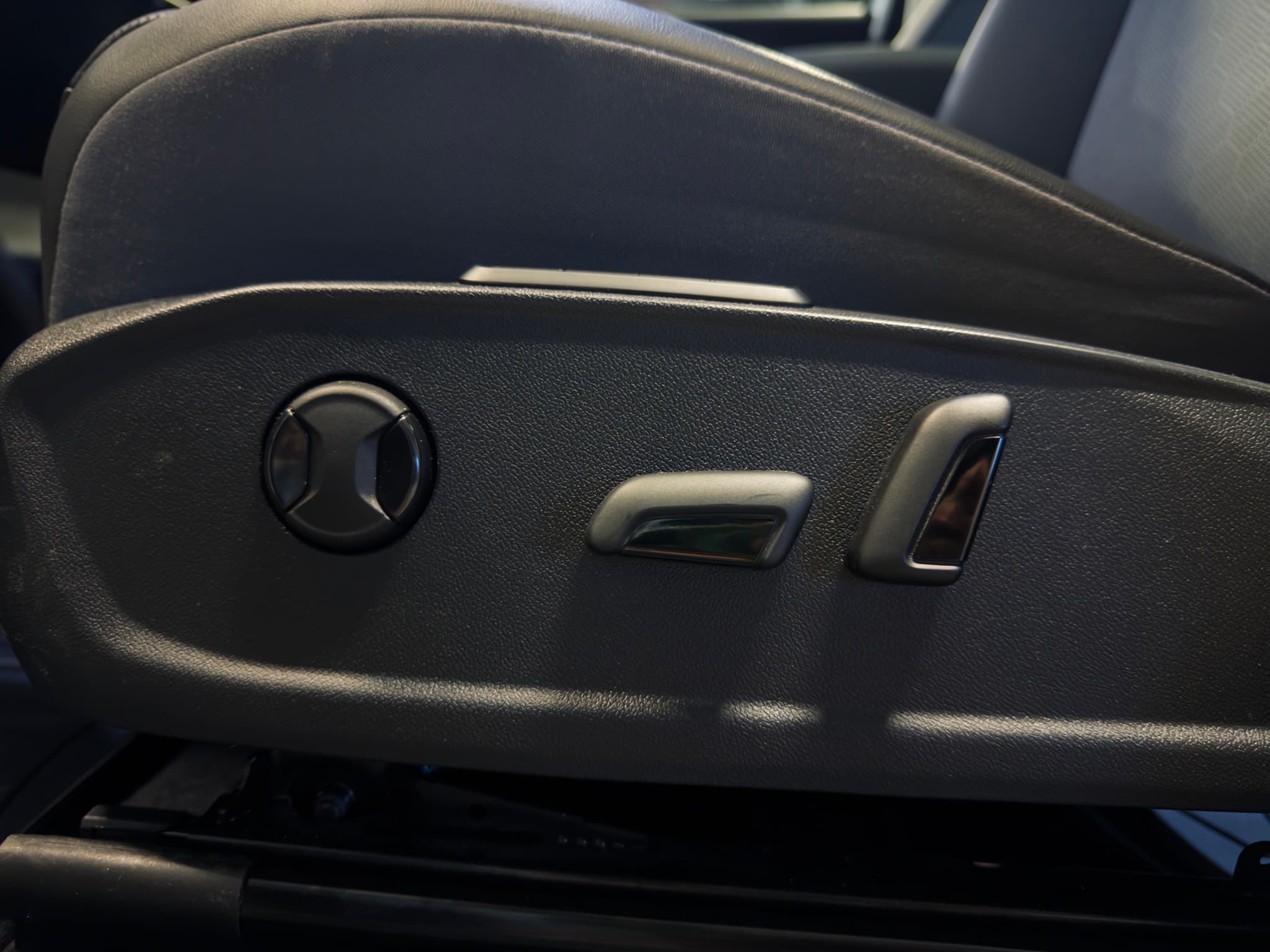 2023 Volkswagen ID.4 view 5