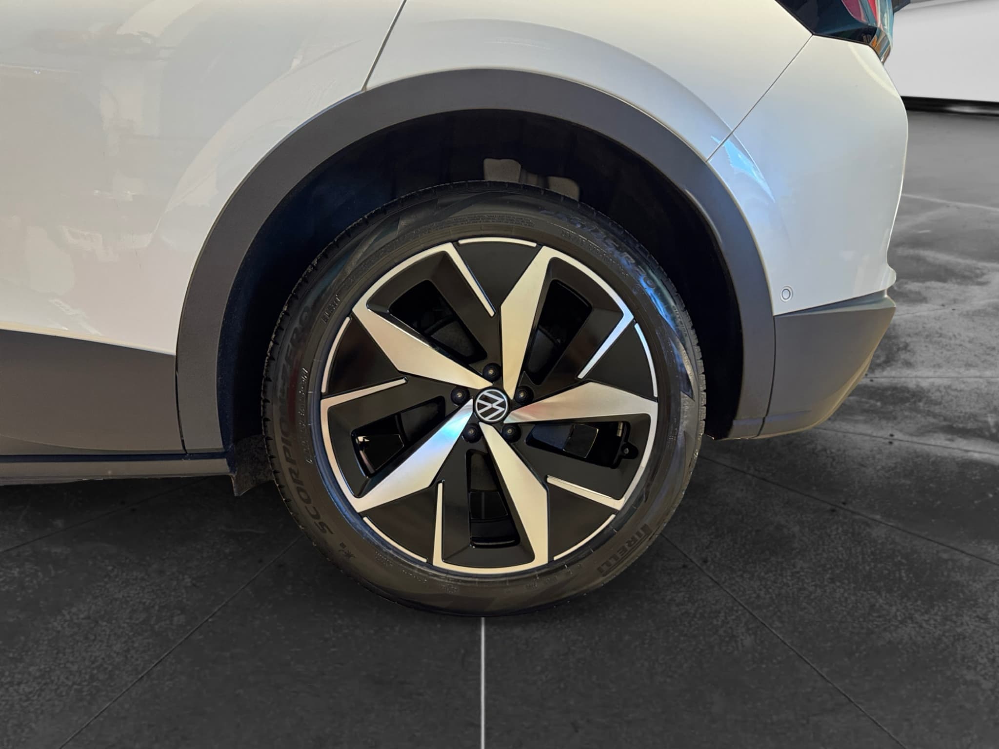 2023 Volkswagen ID.4 view 32