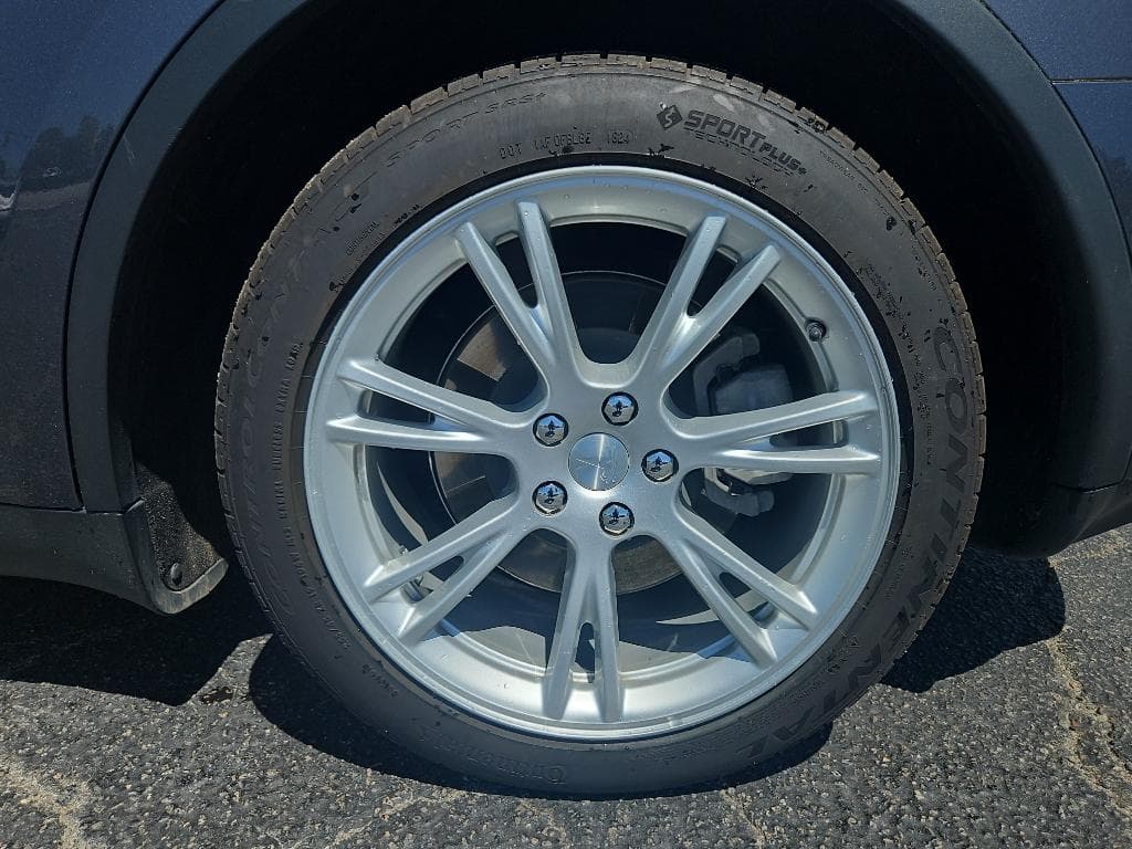 2020 Tesla Model Y view 25