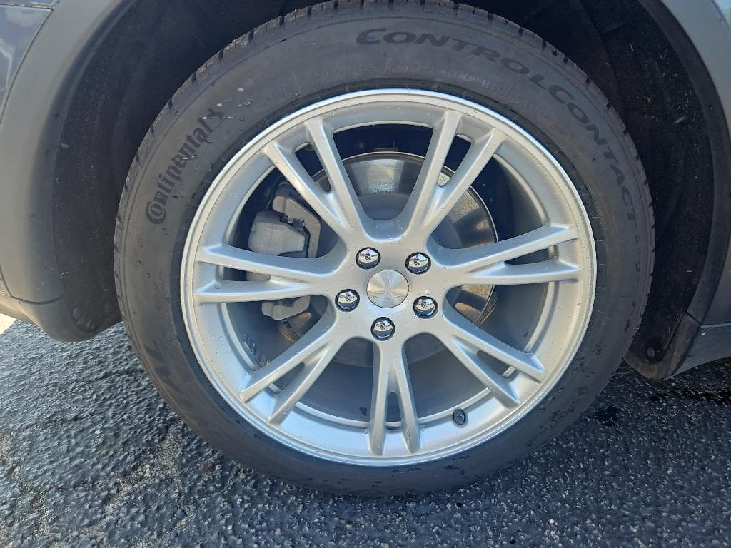 2020 Tesla Model Y view 27