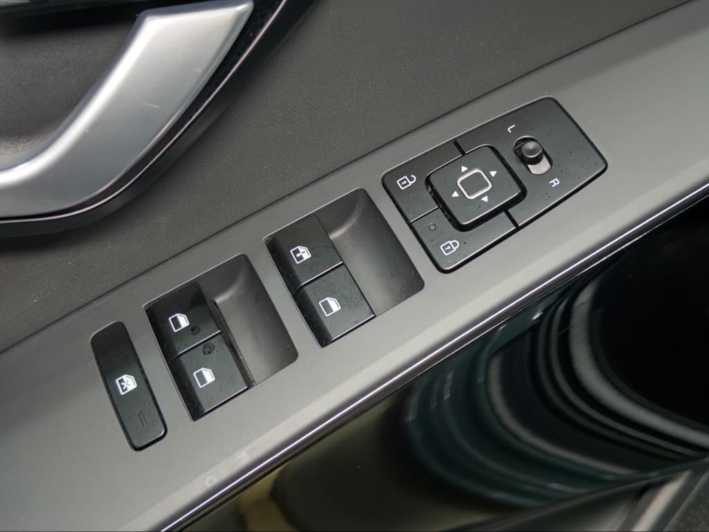 2023 Kia Niro EV view 7