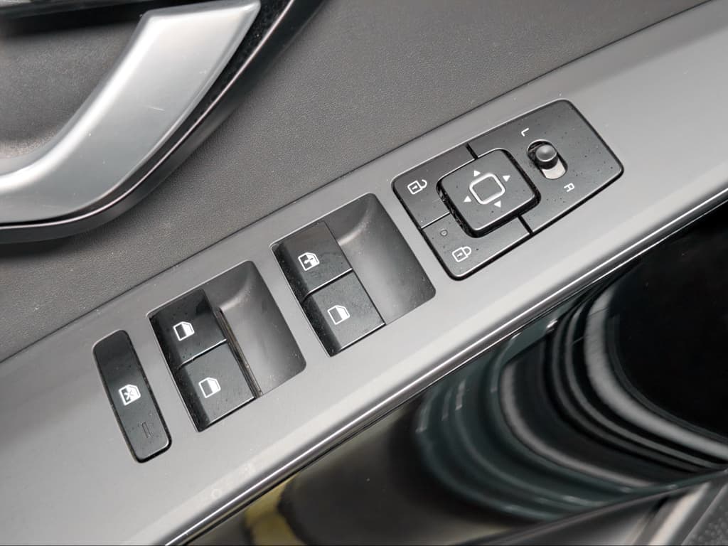 2023 Kia Niro EV view 7