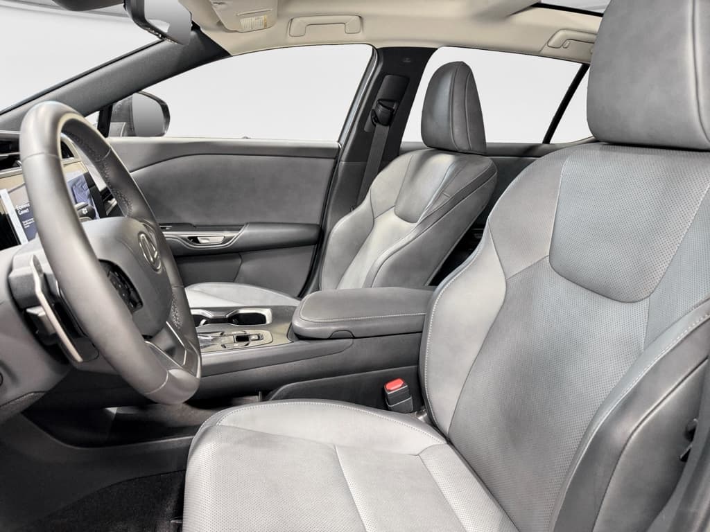 2025 Lexus RZ 450e view 16