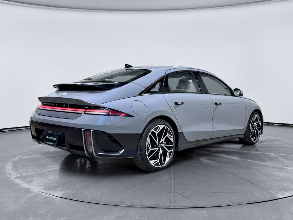 2023 Hyundai IONIQ 6 view 3