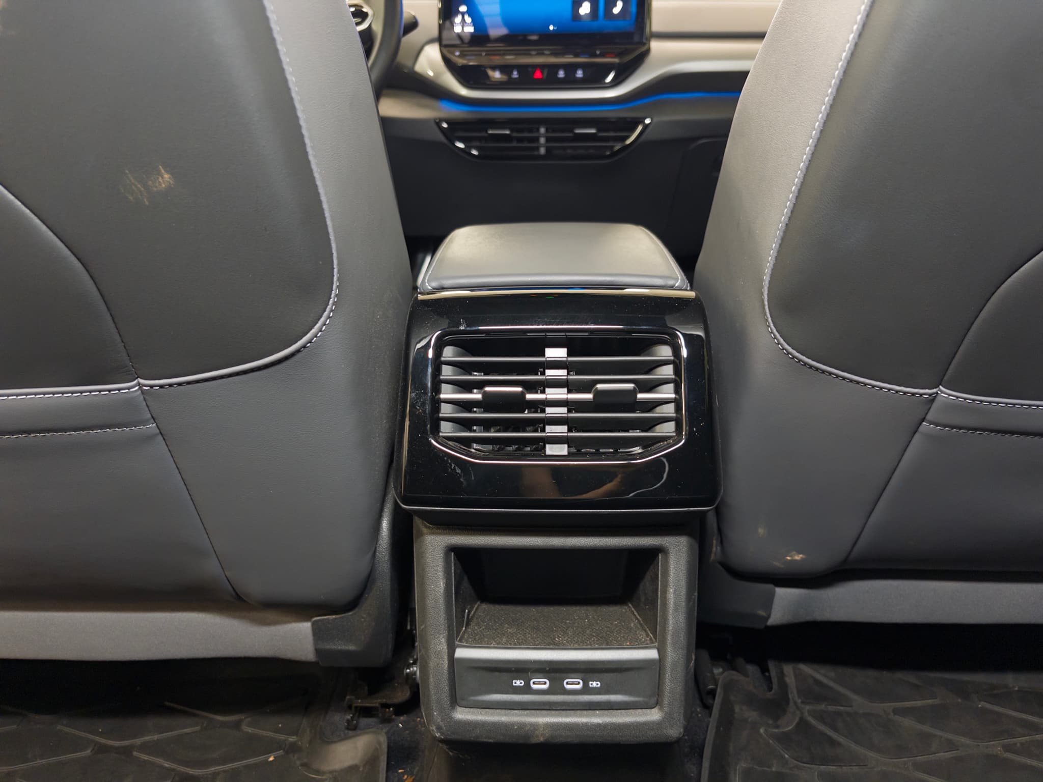 2023 Volkswagen ID.4 view 22