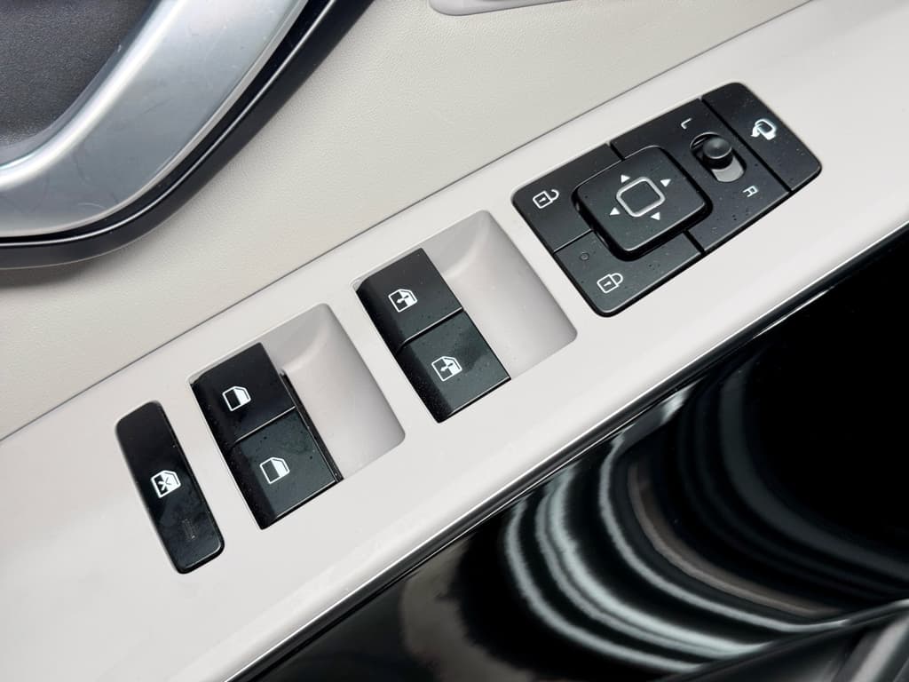 2023 Kia Niro EV view 7