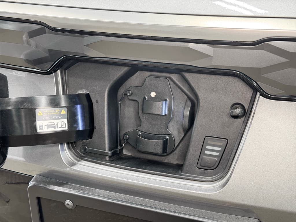 2023 Kia Niro EV view 5
