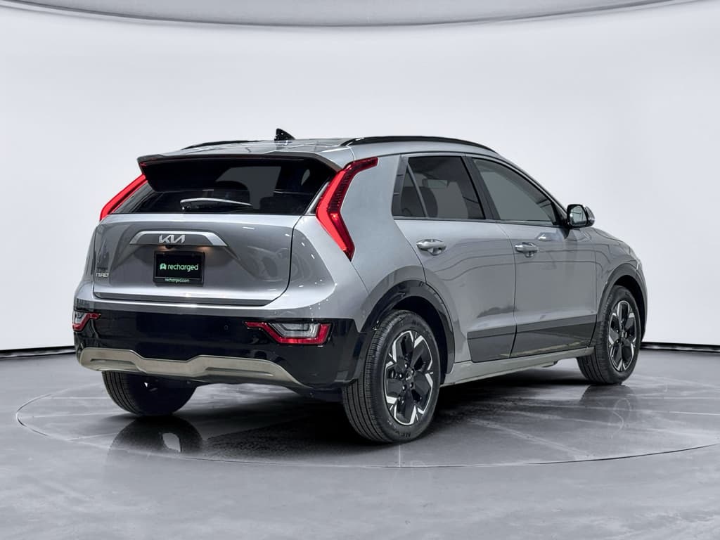 2023 Kia Niro EV view 3