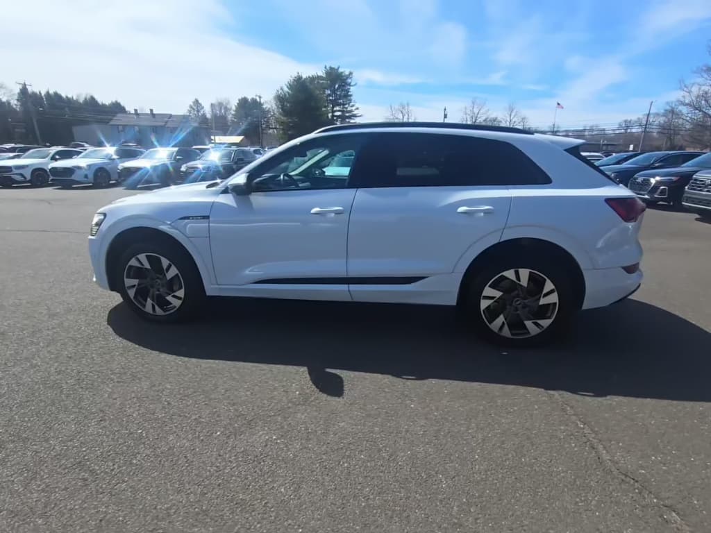 2021 Audi e-tron view 2