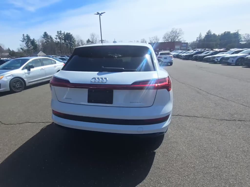 2021 Audi e-tron view 3