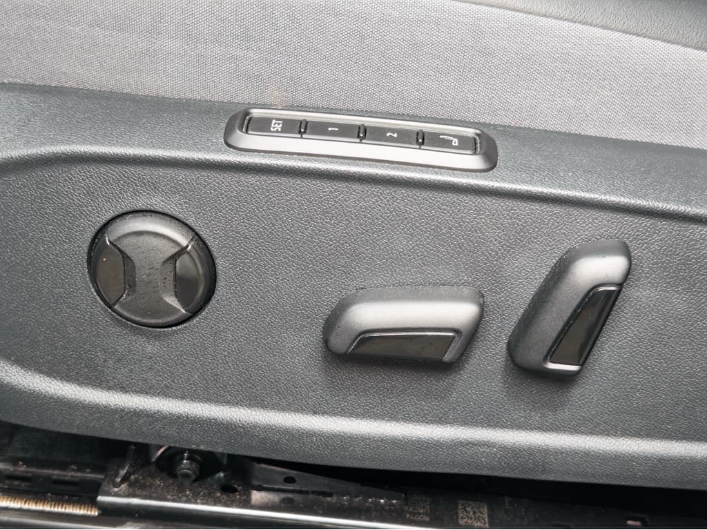 2023 Volkswagen ID.4 view 7