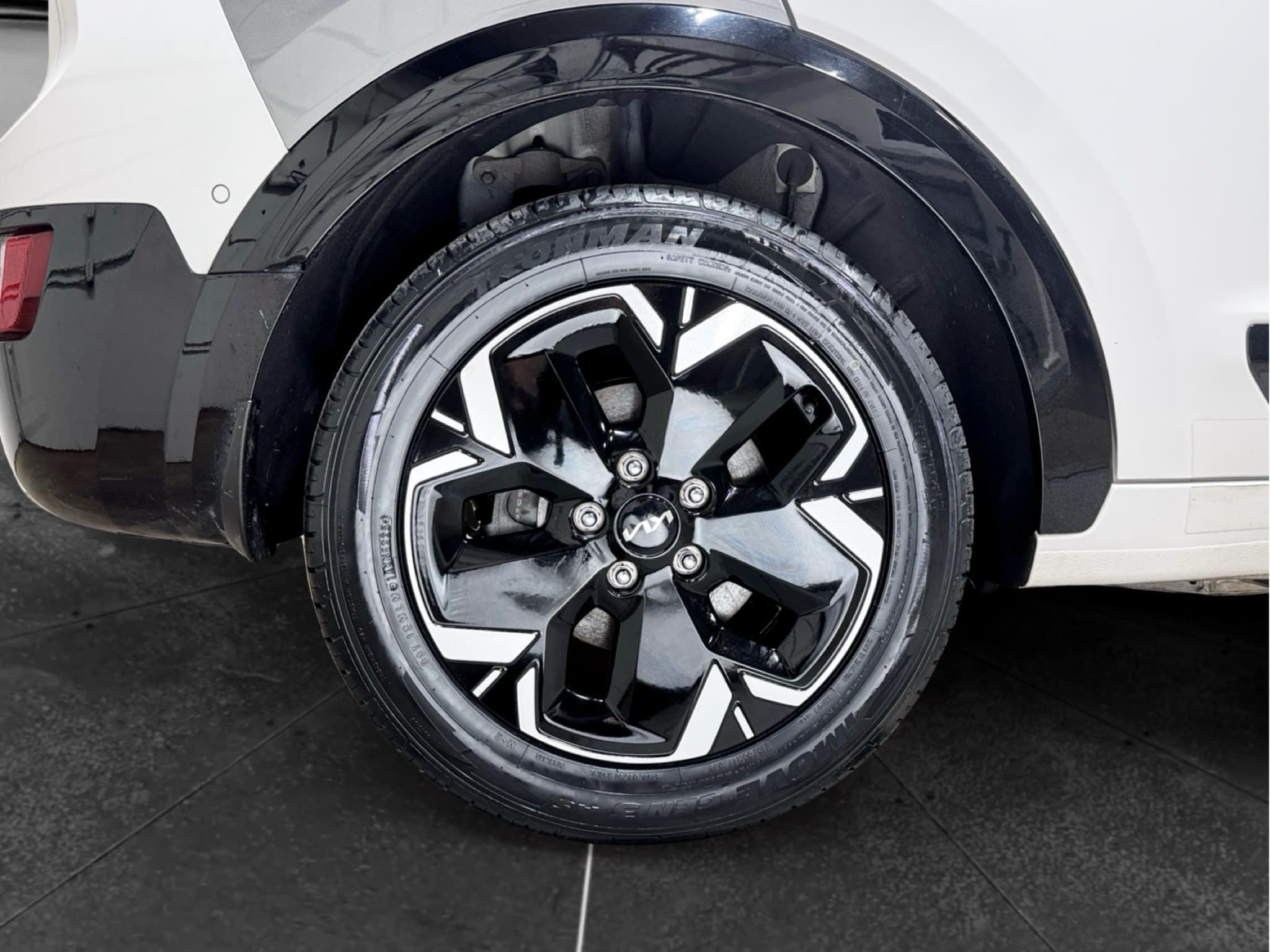 2023 Kia Niro EV view 34