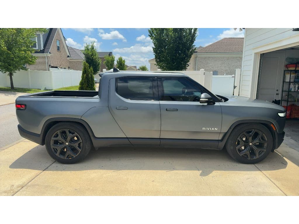 2024 Rivian R1T view 3