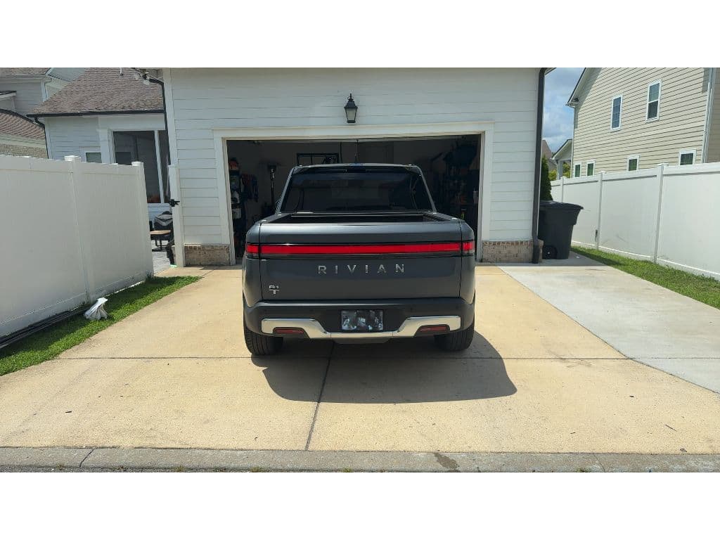 2024 Rivian R1T view 4