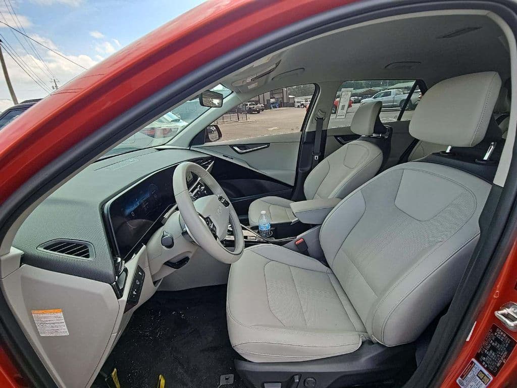 2023 Kia Niro EV view 3