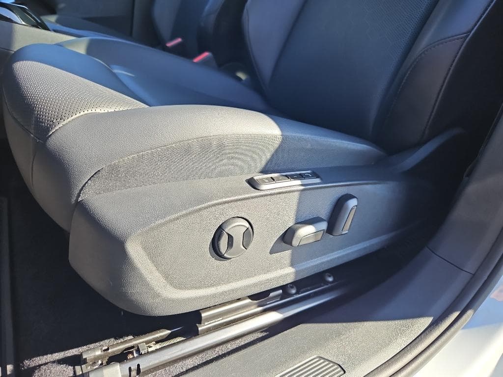 2021 Volkswagen ID.4 view 7