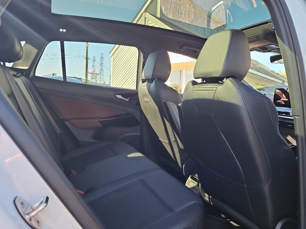 2021 Volkswagen ID.4 view 19